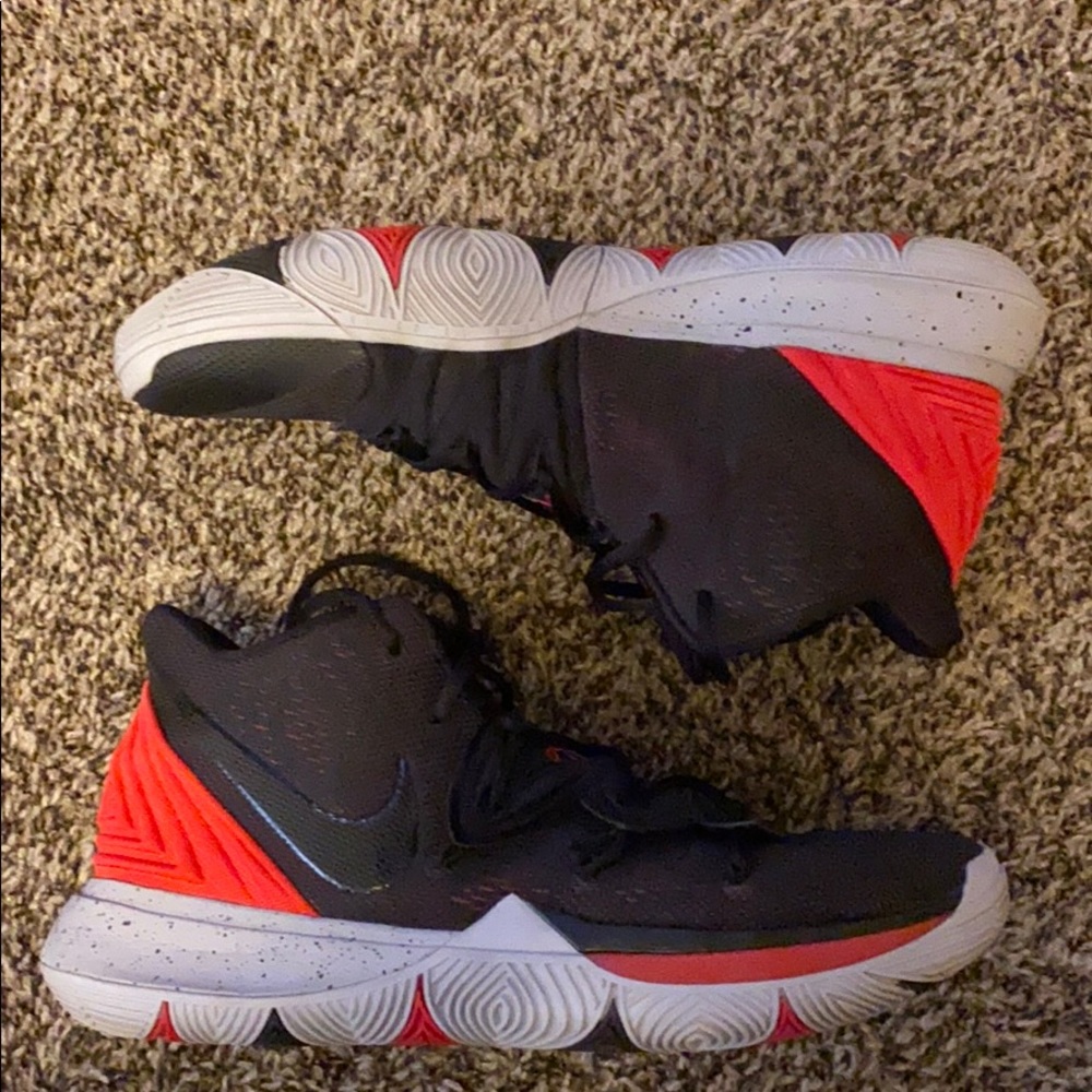 Nike Kyrie Irving Bred 5 Basketball Shoe
